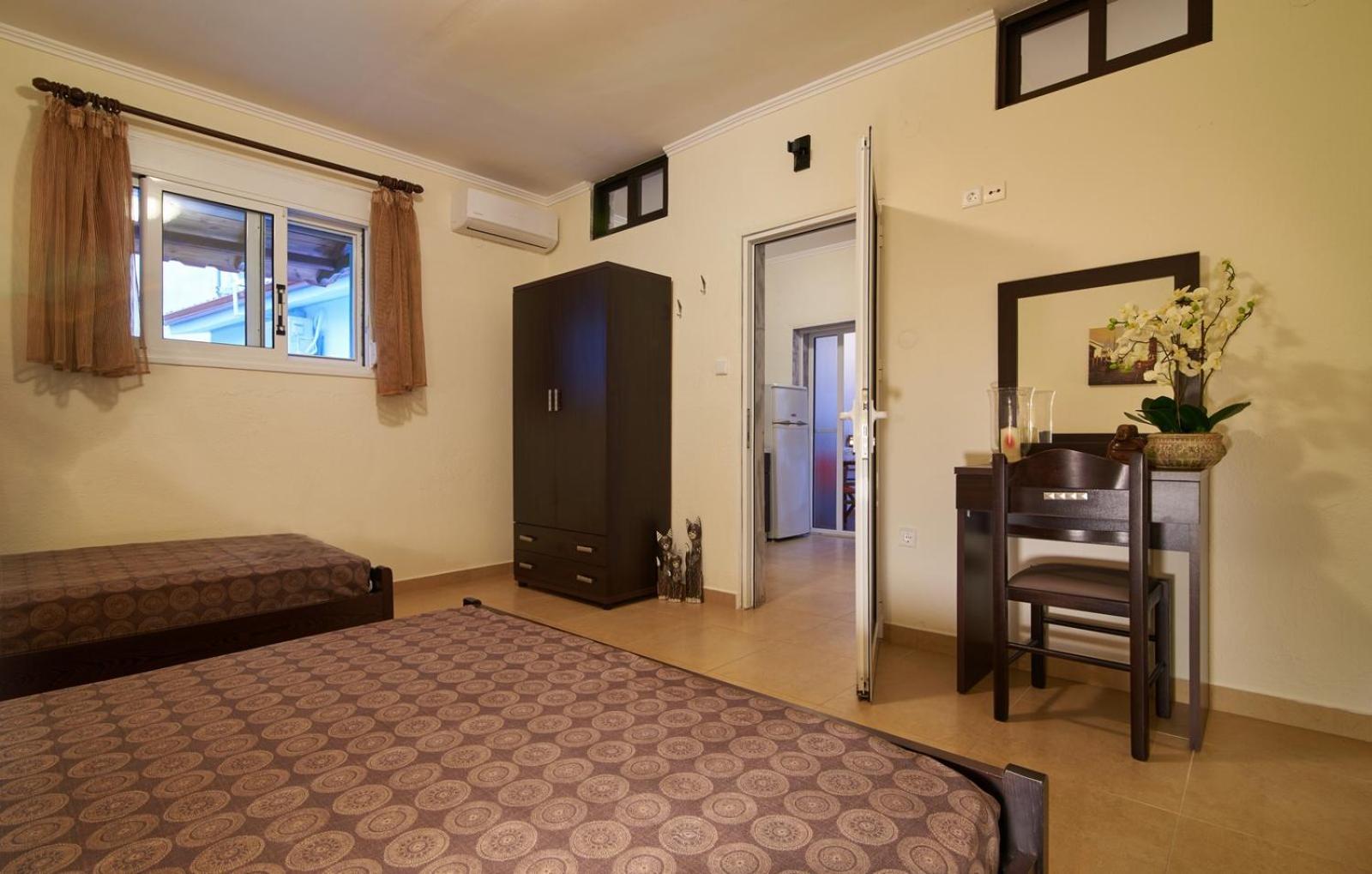 Sunset Studios - Suites With Seaview & Back Side Apartements Τορώνη Εξωτερικό φωτογραφία